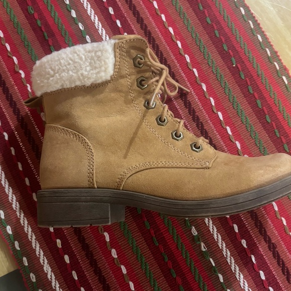 American Eagle Outfitters Tan Lace Up Boots with Faux Fur - Picture 1 of 5